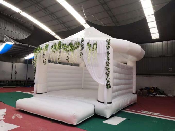 Ενήλικη υψηλής αντοχής διογκώσιμη σκηνή καταφυγίων για τον άσπρο γαμήλιο εορτασμό